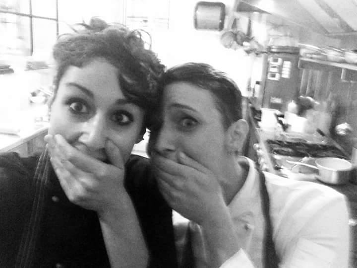 Caterina e Chiara in cucina